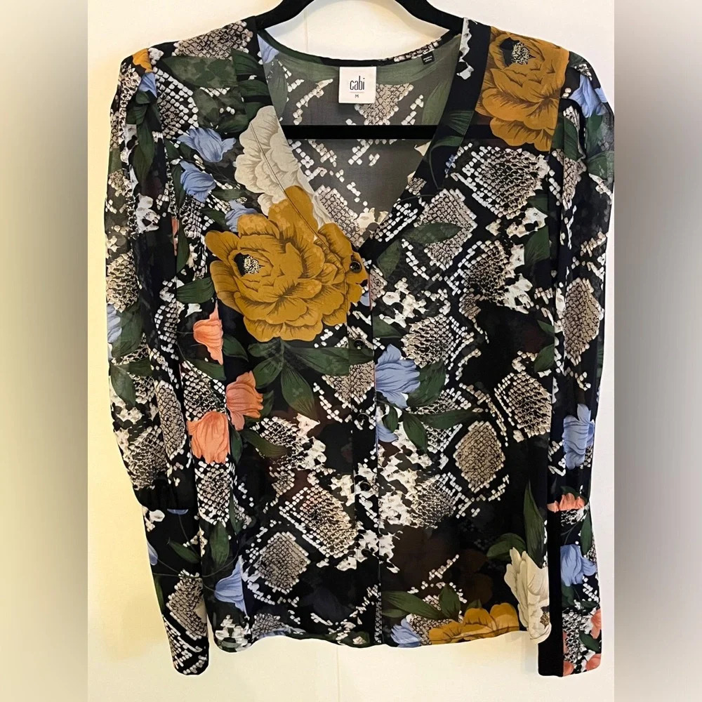 Cabi semi-sheer floral blouse. Style 3762. Pristine condition